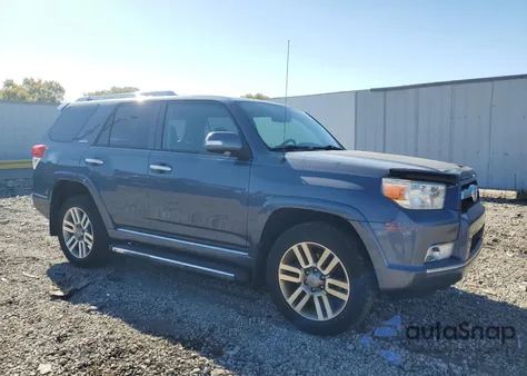 2013 Toyota 4Runner Sr5 z USA, uszkodzony, nr VIN JTEBU5JR2D5129417